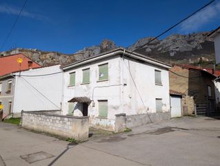 Xalet a Pelugano 0. Casa independiente, terreno, garaje privado y cuadra con vistas