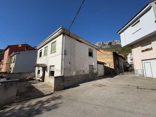 Chalet in Pelugano 0. Casa independiente, terreno, garaje privado y cuadra con vistas