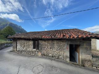 Casa adossada  Serandi 2. Casa con pajar y cuadra en serandi  proaza, en pleno corazón de