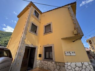Edificio  Felechosa arriba. Edificio completo en felechosa con tres pisos independientes y p