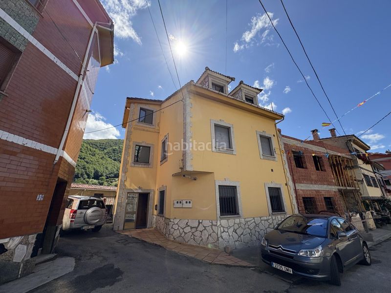 Foto e4e67fcc-e9d4-4486-8669-03a721f5e568. Edifici a Aller