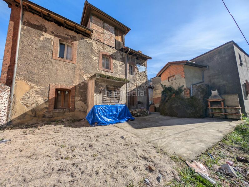 Foto 118bde51-7ba3-4664-9bc5-55220907ad68. Xalet amb aparcament a Santa Marina - Polígono Mieres