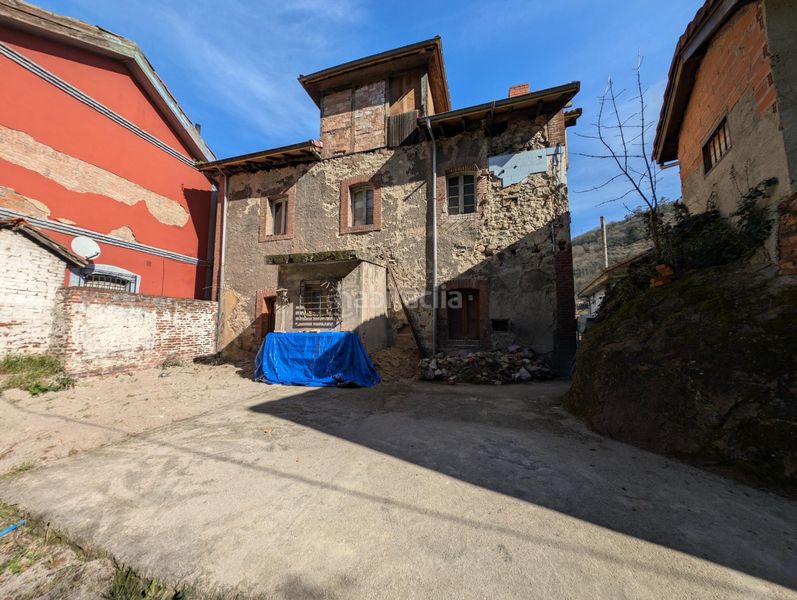 Foto 25bad796-ba7f-473b-9b7e-2888289cab14. Xalet amb aparcament a Santa Marina - Polígono Mieres