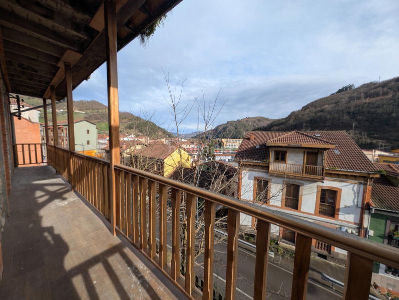 Foto 915d168d-8a82-45df-aacb-6be81aa3080a. Xalet amb aparcament a Santa Marina - Polígono Mieres