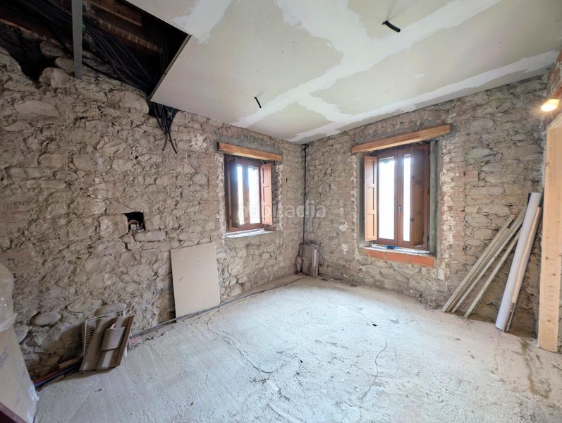 Foto c54fd7a2-32ad-402a-bd72-f5a22ca23e3f. Xalet amb aparcament a Santa Marina - Polígono Mieres