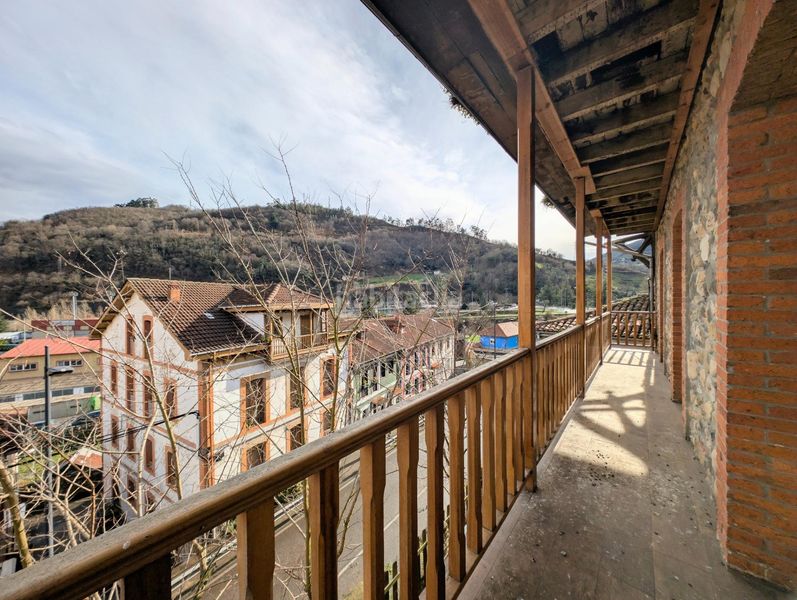 Foto ea6020b2-fc50-46d8-8dbc-0011d6162f54. Xalet amb aparcament a Santa Marina - Polígono Mieres