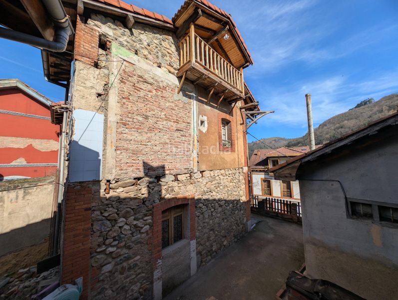 Foto 8f94cd8b-c765-441b-8c73-d06724bbaf7e. Chalet mit parking in Santa Marina - Polígono Mieres
