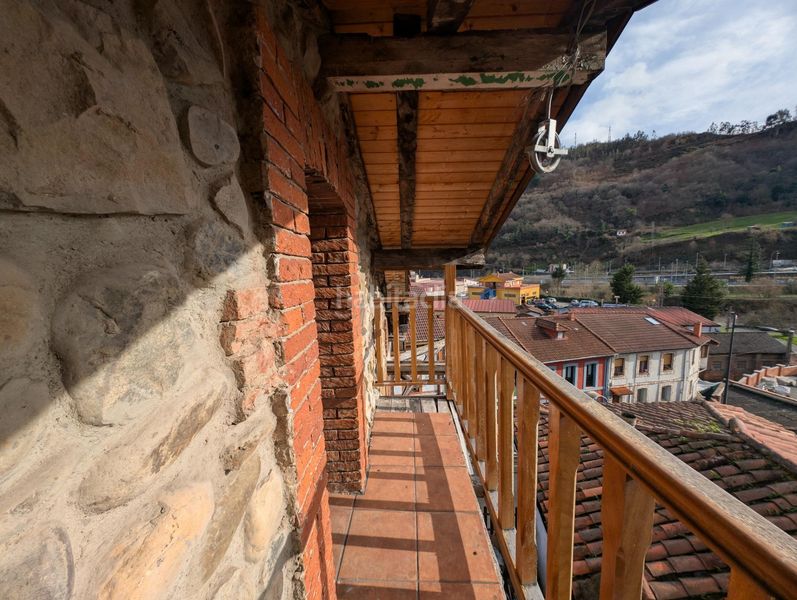 Foto cebec6da-9db0-4192-be56-6df12d0fbcbc. Chalet mit parking in Santa Marina - Polígono Mieres