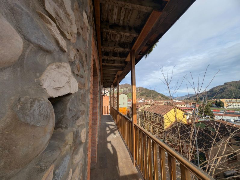 Foto e0166ff0-aaca-4881-94be-c5bb1f2633ba. Chalet mit parking in Santa Marina - Polígono Mieres