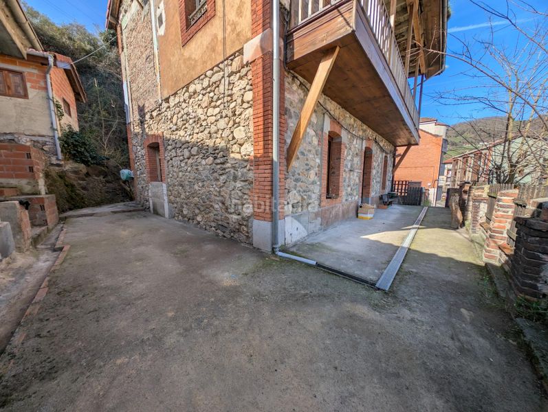 Foto f885e9bc-6c2c-46f6-8a71-c821c7dd3bf5. Chalet mit parking in Santa Marina - Polígono Mieres