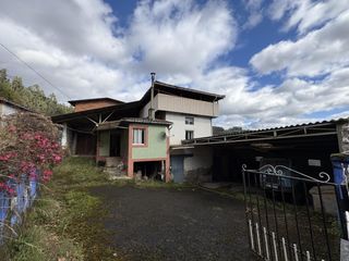 Chalet in Acebedo 1. Casa independiente con panera tradicional y parcela privada en a