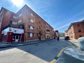 Pis  Calle de las nieves. Piso para entrar a vivir totalmente exterior, con 2 balcones y t