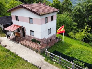 Chalet  Campomojado. Casa en la montaña con jardín y garaje. zona laviana.