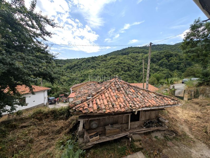 Foto 2936d033-5055-42a5-8ae2-d8fd116cf8c9. Xalet amb aparcament a Aller