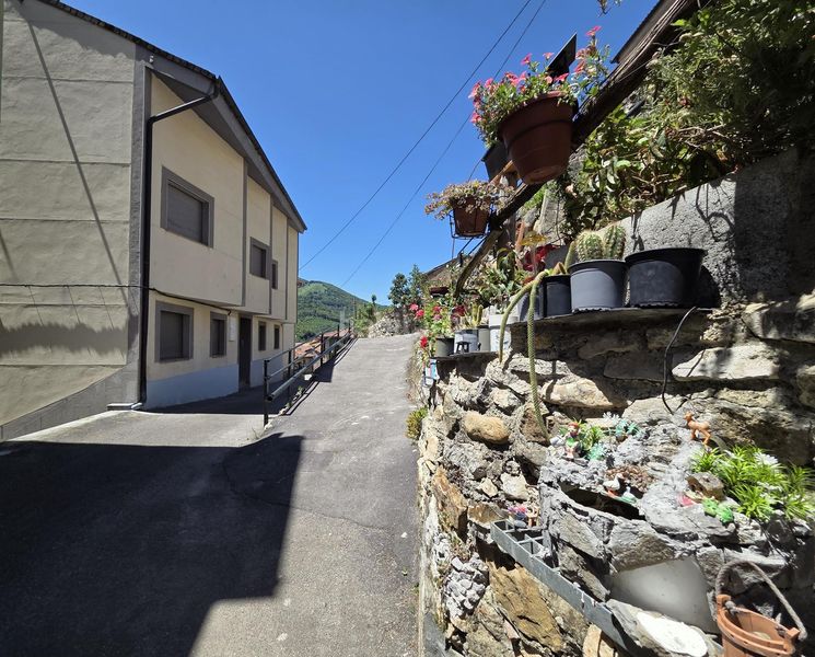 Foto f2216c9d-7db3-46ce-aaf9-1a3831c4121c. Apartament amb calefacció a Aller