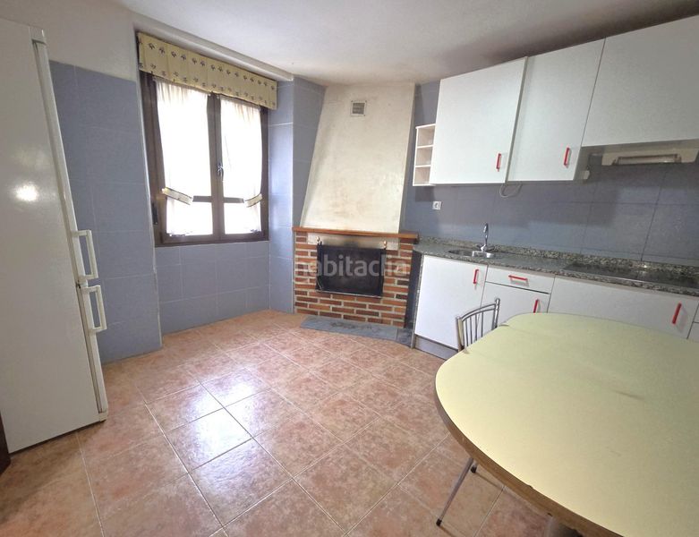 Foto c8675765-67d7-490b-af68-d1a5a6e6bb83. Casa amb calefacció aparcament a Aller