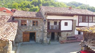 Masia en Pola del pino 50. Casa de pueblo de piedra con cuadra
