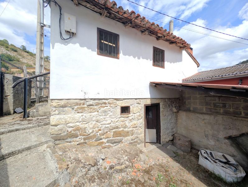 Foto cceec01a-6cf0-4477-9446-37346c006c21. Masia a lugar cuerigo a Aller