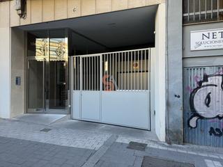 Aparcament cotxe  Los moros. Garaje en venta en centro.