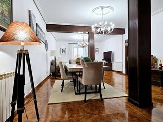 Pis  Leopoldo cano. Piso en venta en centro, 5 dormitorios.