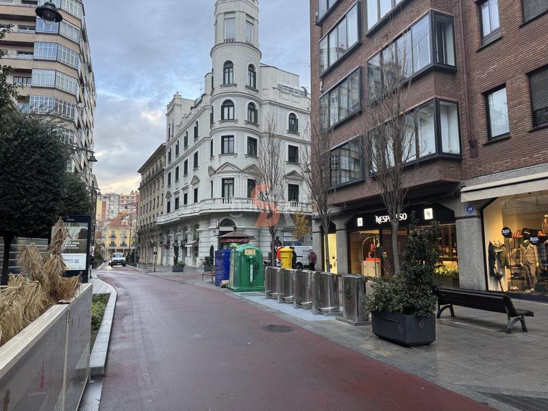 Foto 2ff9895b-5c4b-416e-a204-289930bc996e. Aparcament cotxe a Centro Valladolid