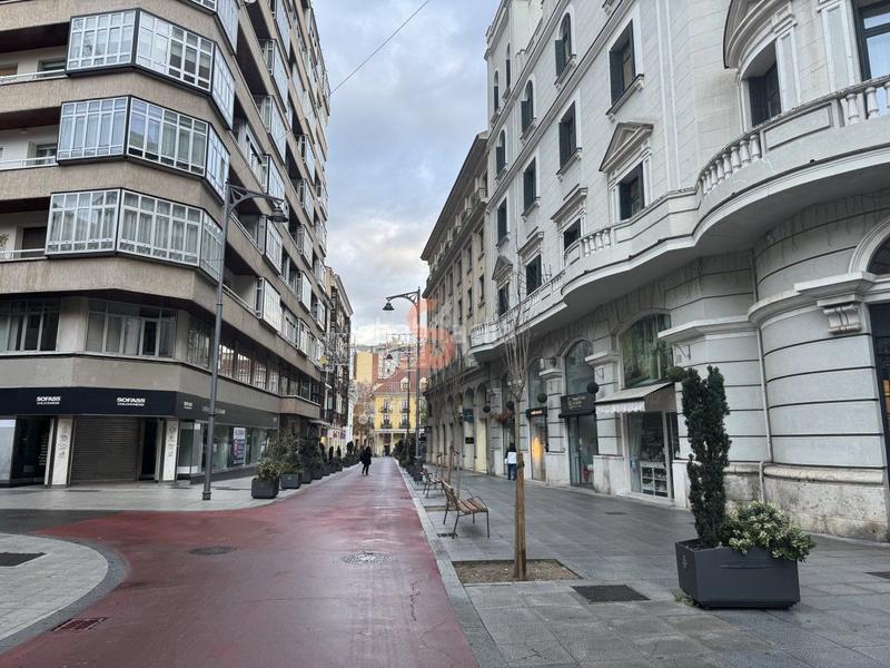 Foto e6c800cb-4f07-4ce7-ad33-f2da637260cf. Aparcament cotxe a Centro Valladolid