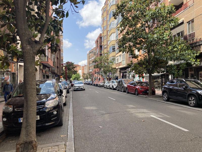 Foto f7ffc5fc-ecd4-4ca5-981a-659763540354. Affitto locale commerciale in Delicias Valladolid