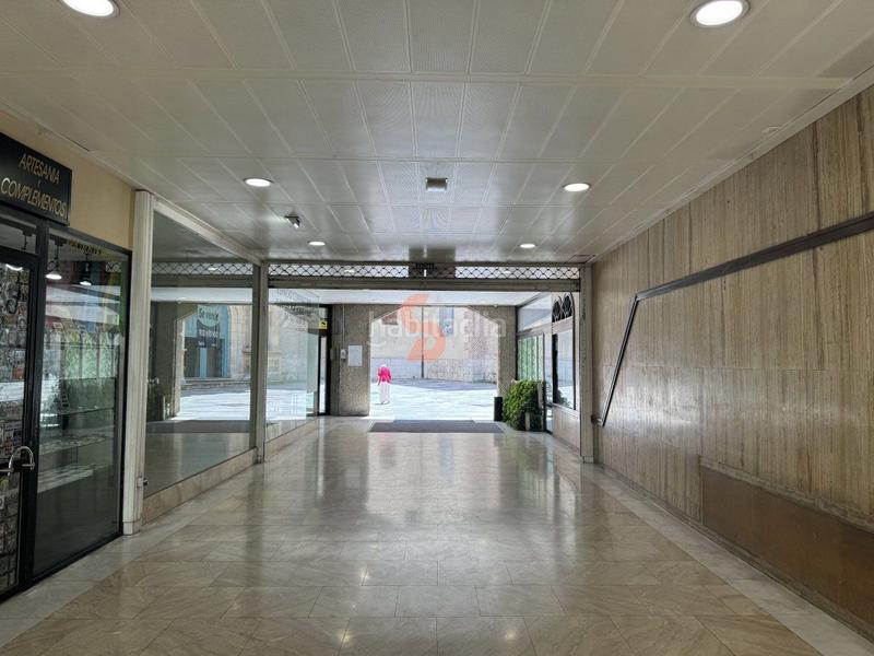 Foto f7157958-8d54-4ba9-adfc-22c15fb6e47e. Local comercial local en venta en Centro, 1 dormitorio. en Valladolid