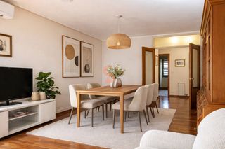 Pis  Bolivia. Piso en venta en semicentro, 5 dormitorios.