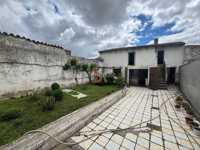 Foto b1328960-f9ba-4b68-93c1-3b985ee997c7. Pis amb calefacció a Cigales