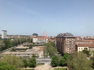 Miete Etagenwohnung  Jorge guillén. Piso en alquiler en centro, 3 dormitorios.