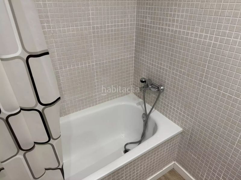 Foto 4ad3eb2b-6775-44e1-b3a1-9fc94de412d2. Pis amb calefacció a Carme - Vistalegre Girona