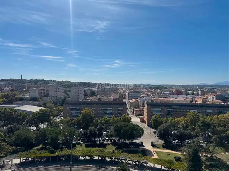 Foto 1340345c-2c0c-4815-8c34-350fa63d4b7c. Pis amb calefacció aparcament piscina a Eixample Sud-Migdia Girona