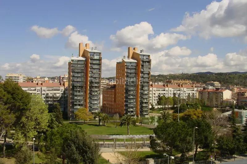 Foto 24be8c28-fcd8-4124-b589-4f6ba333779d. Pis amb calefacció aparcament piscina a Eixample Sud-Migdia Girona