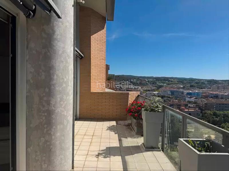 Foto 299c3701-e4d0-4162-96fc-3707b049f087. Pis amb calefacció aparcament piscina a Eixample Sud-Migdia Girona