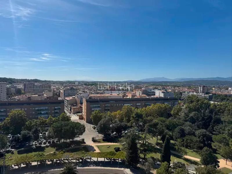 Foto 3f1f5d91-bc2f-4bac-89d4-508441383c8e. Pis amb calefacció aparcament piscina a Eixample Sud-Migdia Girona