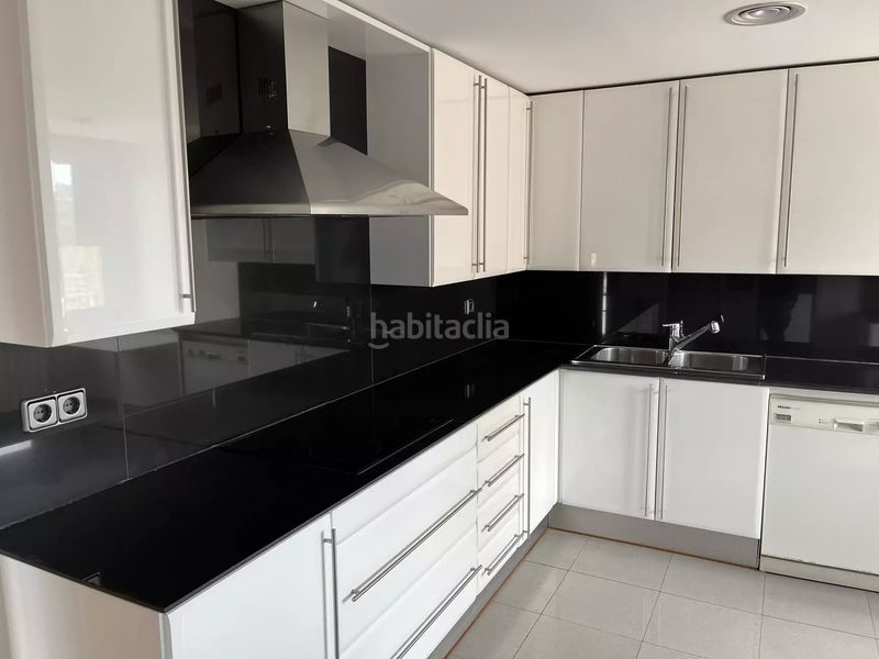 Foto 4a0f3177-1fb4-41b4-a1b4-a75695be4109. Pis amb calefacció aparcament piscina a Eixample Sud-Migdia Girona