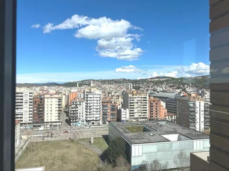 Foto 83beccc5-b3d7-456f-8537-0bb8e01f6c30. Pis amb calefacció aparcament piscina a Eixample Sud-Migdia Girona