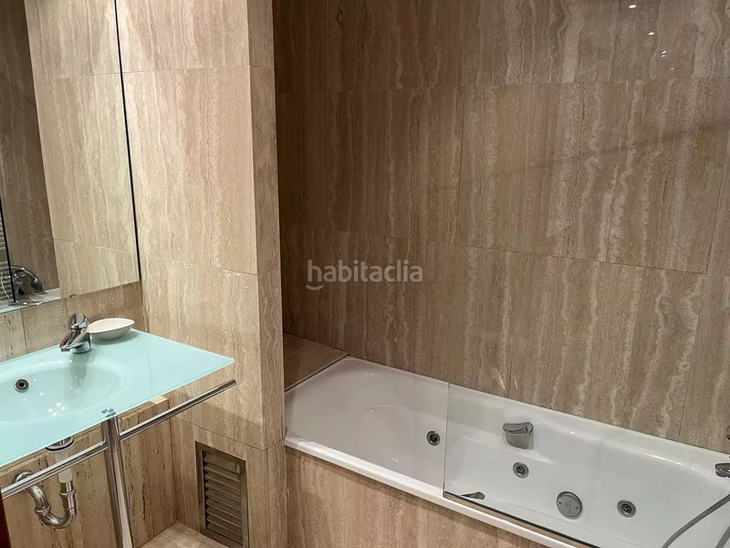 Foto b18ab497-0713-4554-a064-b4b20474ea66. Pis amb calefacció aparcament piscina a Eixample Sud-Migdia Girona