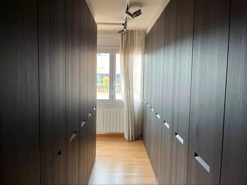 Foto d5182375-1b33-4034-805b-a447e7ead44c. Pis amb calefacció aparcament piscina a Eixample Sud-Migdia Girona