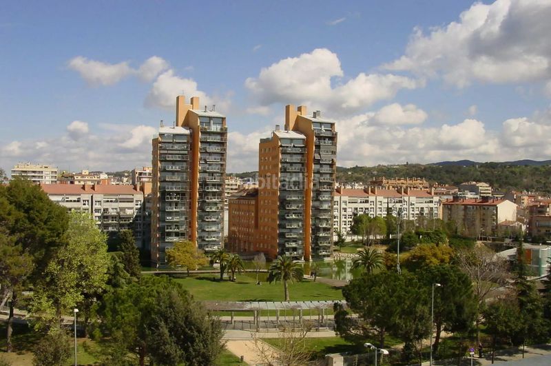 Foto d7a032d6-aac9-4d4e-8742-919664d950cb. Pis amb calefacció aparcament piscina a Eixample Sud-Migdia Girona