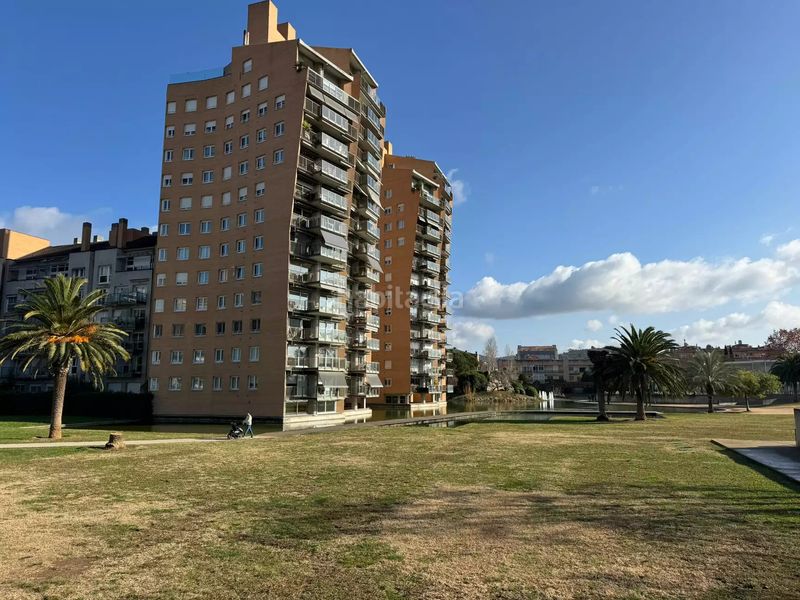 Foto f9a3b3b6-15d3-42fa-a4e2-d4446dd155bf. Pis amb calefacció aparcament piscina a Eixample Sud-Migdia Girona