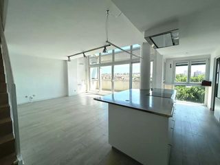 Rent Flat in Eixample Sud-Migdia. Ático dúplex en alquiler en casernes