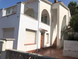 Maison à Colera. Apartamento con jardín en la urbanización sant miquel de colera