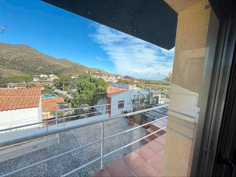 Foto 974d871d-5a25-4bb4-886e-0c61e399c82b. Casa  pareada con amplia terraza en Colera