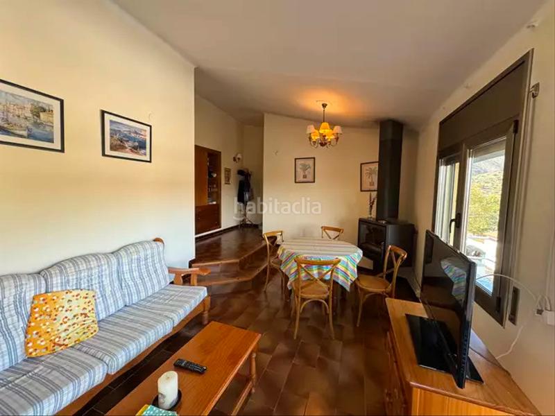 Foto e75a955e-b180-422b-9598-8be043e20914. Casa  pareada con amplia terraza en Colera