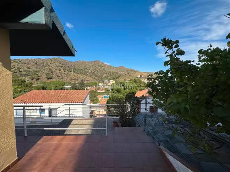 Foto fcb4d7fa-5bd3-4ced-95f5-a88fd85e57ec. Casa  pareada con amplia terraza en Colera