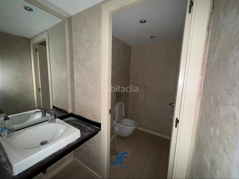 Foto eaf1432b-baeb-4a3d-b1fe-285cdffa979c. Rent business premise in Eixample Nord Girona