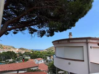 Casa a Colera. Casa con jardín y vistas amplias