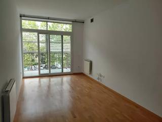 Lloguer Pis a Eixample Sud-Migdia. Piso de alquiler de 3 habitaciones en casernes